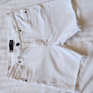 Kut from the Kloth White Burmuda Shorts Size 6